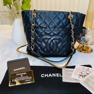 -CHANEL quilted caviar leather petite tote